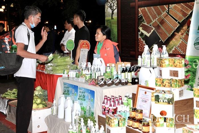 Những sản phẩm đặc sản của Hưng Yên được giới thiệu tới người dân thủ đô và du khách